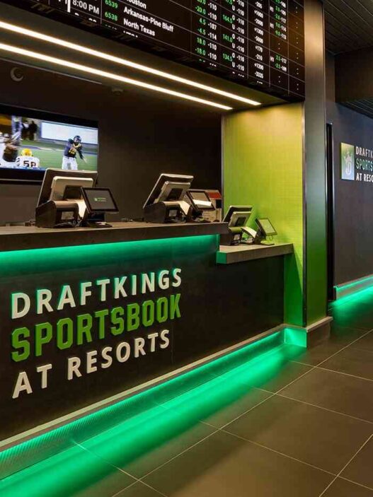 DraftKings Sportsbook review: Bet $5, get $300 in bonus bets if your bet wins
